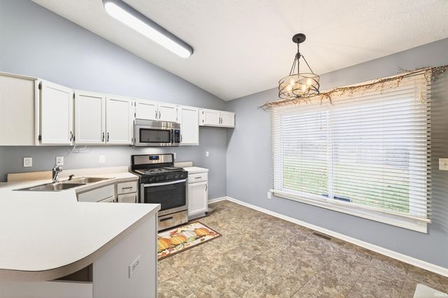 206 Woodcliff Way, Bedford, IN 47421