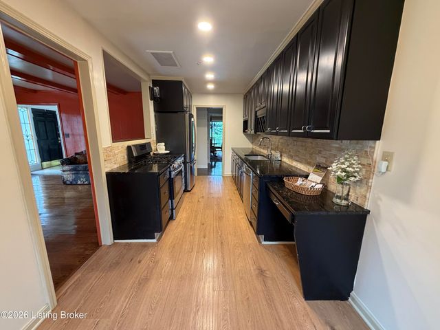 1112 Chamberlain Hill Rd, Louisville, KY 40207