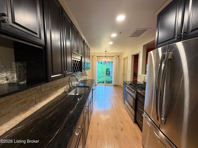 1112 Chamberlain Hill Rd, Louisville, KY 40207