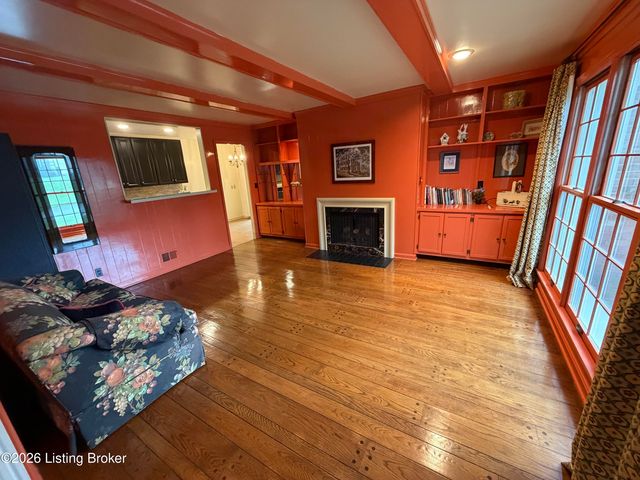 1112 Chamberlain Hill Rd, Louisville, KY 40207