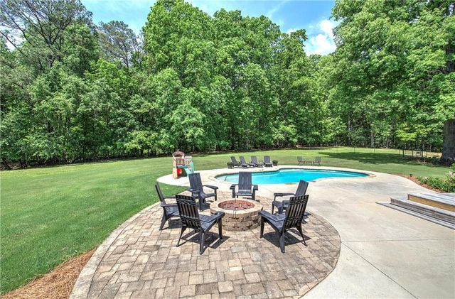 41 McClure Drive NW, Cartersville, GA 30120