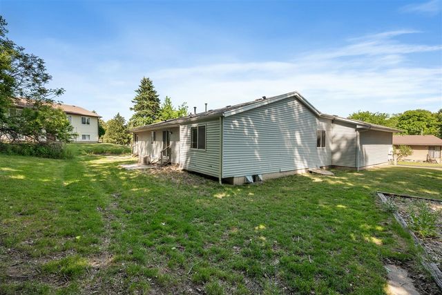 2955 Englewood Avenue, Grand Rapids, MI 49508