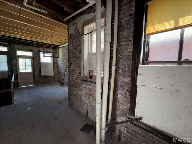 2833 Sidney Street, St Louis, MO 63104
