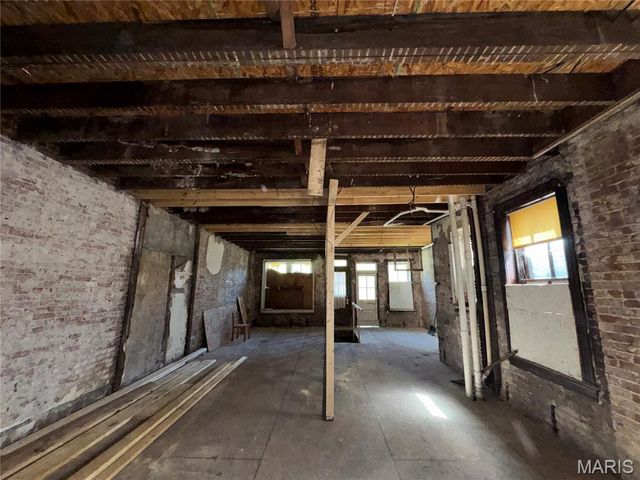 2833 Sidney Street, St Louis, MO 63104