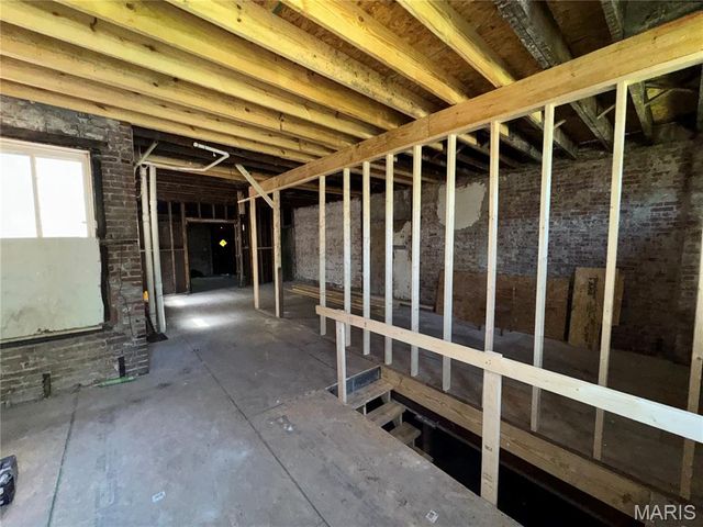 2833 Sidney Street, St Louis, MO 63104