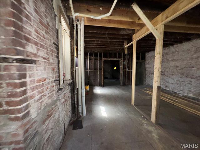 2833 Sidney Street, St Louis, MO 63104