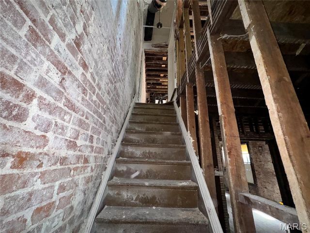 2833 Sidney Street, St Louis, MO 63104