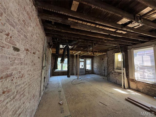 2833 Sidney Street, St Louis, MO 63104