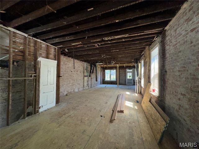 2833 Sidney Street, St Louis, MO 63104