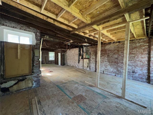 2833 Sidney Street, St Louis, MO 63104