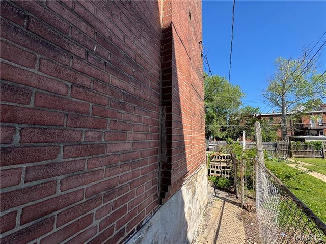 2833 Sidney Street, St Louis, MO 63104