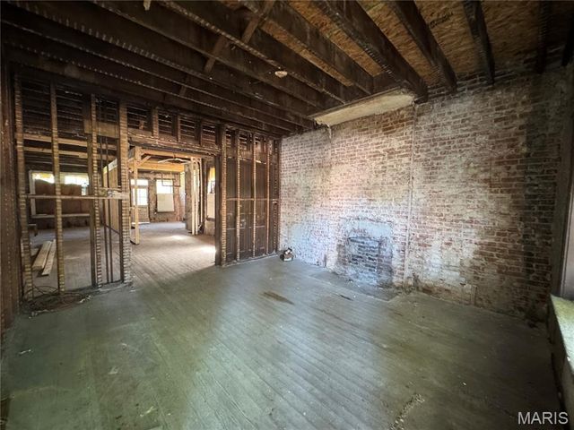 2833 Sidney Street, St Louis, MO 63104