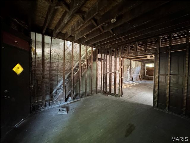 2833 Sidney Street, St Louis, MO 63104