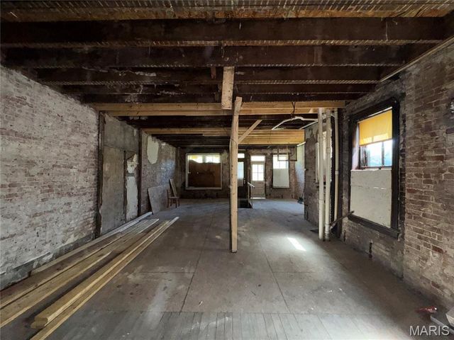 2833 Sidney Street, St Louis, MO 63104