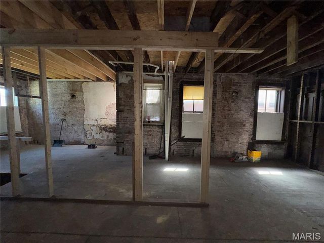 2833 Sidney Street, St Louis, MO 63104