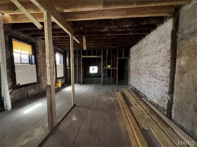 2833 Sidney Street, St Louis, MO 63104