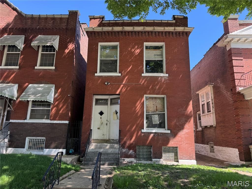 2833 Sidney Street, St Louis, MO 63104