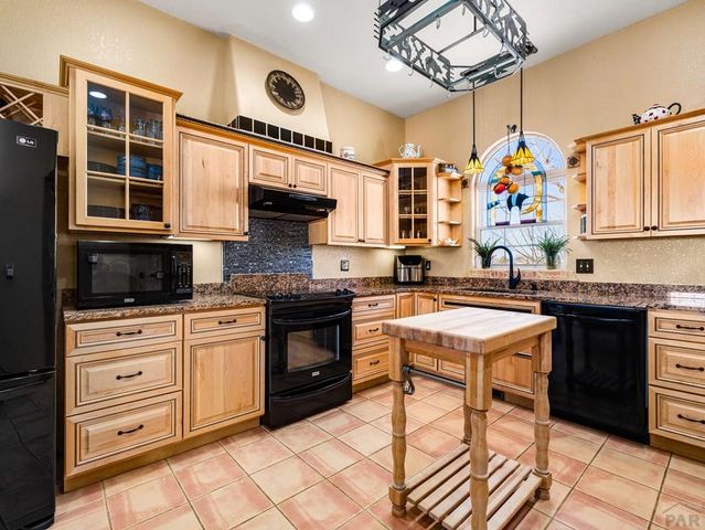 1294 S Yerba Santa Dr, Pueblo West, CO 81007