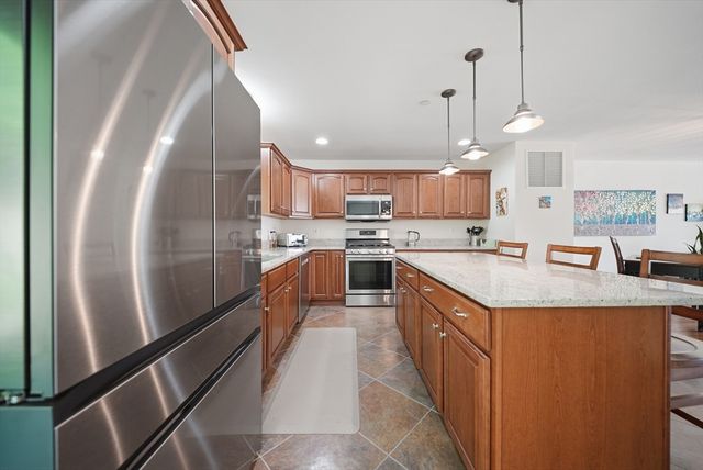 6 Aster Ct B, Hudson, NH 03051