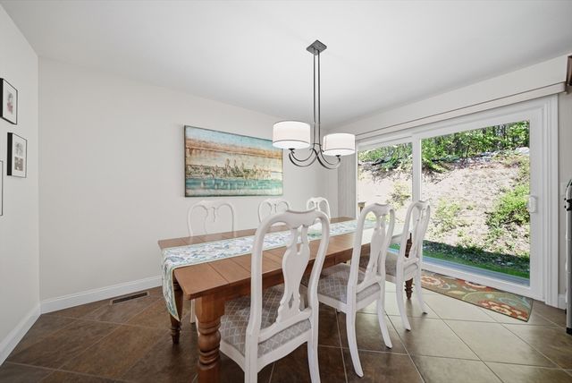 6 Aster Ct B, Hudson, NH 03051