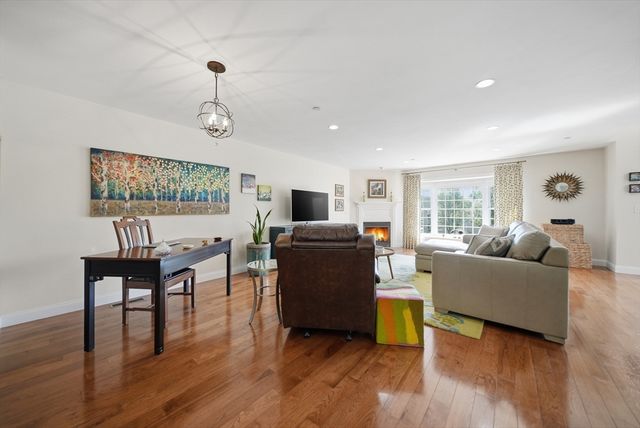 6 Aster Ct B, Hudson, NH 03051