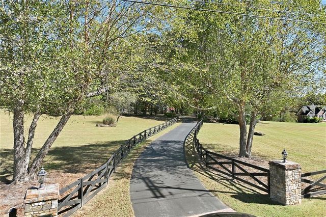 6752 Shoal Creek Road, Clermont, GA 30527