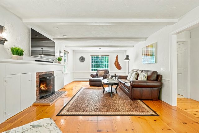 2 Stowe Rd, Southborough, MA 01772