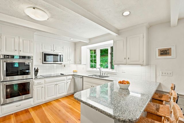 2 Stowe Rd, Southborough, MA 01772