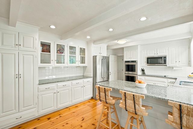 2 Stowe Rd, Southborough, MA 01772
