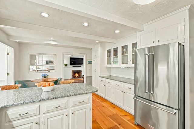 2 Stowe Rd, Southborough, MA 01772
