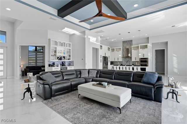 5015 Pelican BLVD, Cape Coral, FL 33914