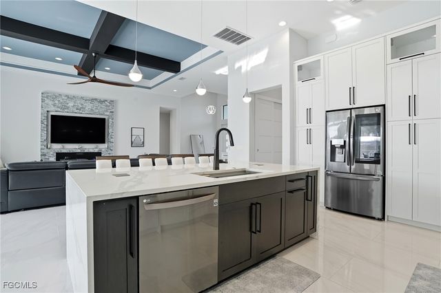 5015 Pelican BLVD, Cape Coral, FL 33914