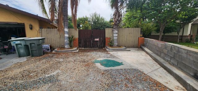 5160 E Balch Avenue, Fresno, CA 93727