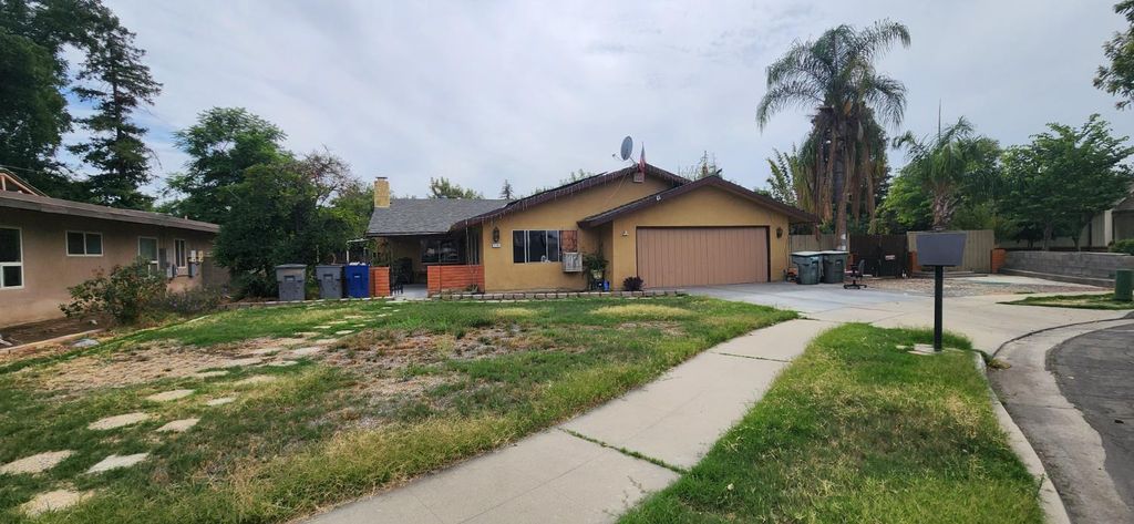 5160 E Balch Avenue, Fresno, CA 93727