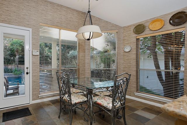 2 Taper Glow Place, The Woodlands, TX 77381