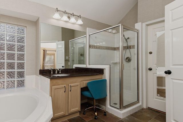 2 Taper Glow Place, The Woodlands, TX 77381