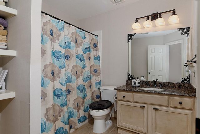 2 Taper Glow Place, The Woodlands, TX 77381