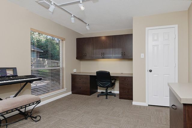 2 Taper Glow Place, The Woodlands, TX 77381