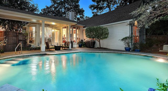 2 Taper Glow Place, The Woodlands, TX 77381