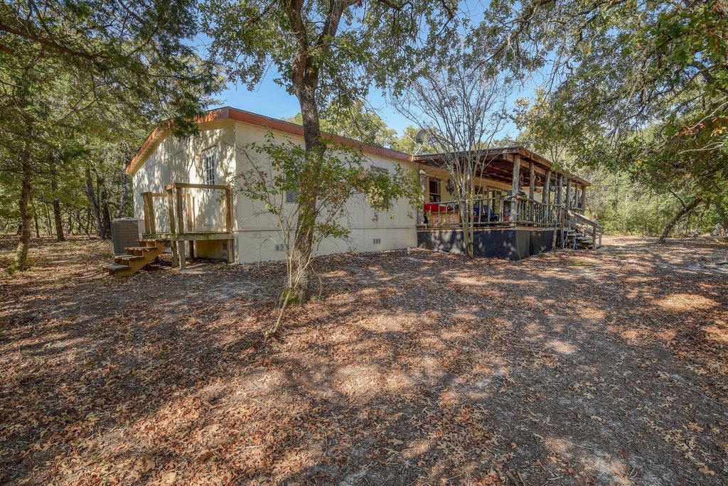 181 Lockwood RD, Red Rock, TX 78662