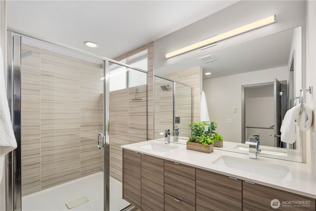 5936 S 36th Avenue #F, Seattle, WA 98118