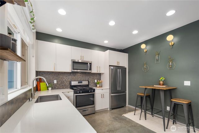 5936 S 36th Avenue #F, Seattle, WA 98118