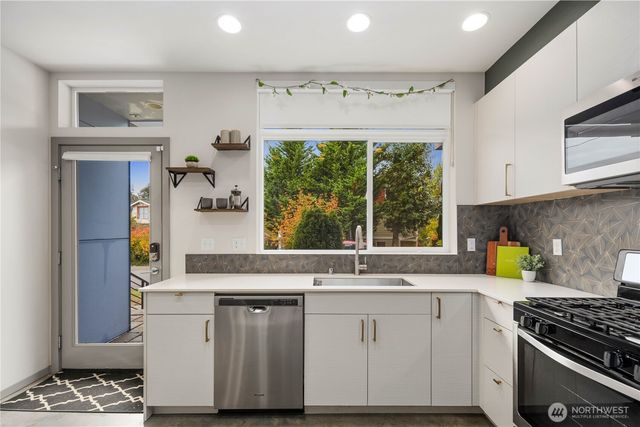 5936 S 36th Avenue #F, Seattle, WA 98118