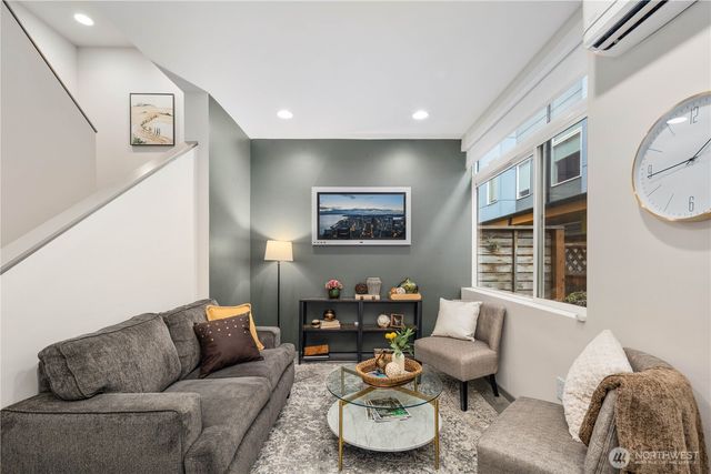 5936 S 36th Avenue #F, Seattle, WA 98118