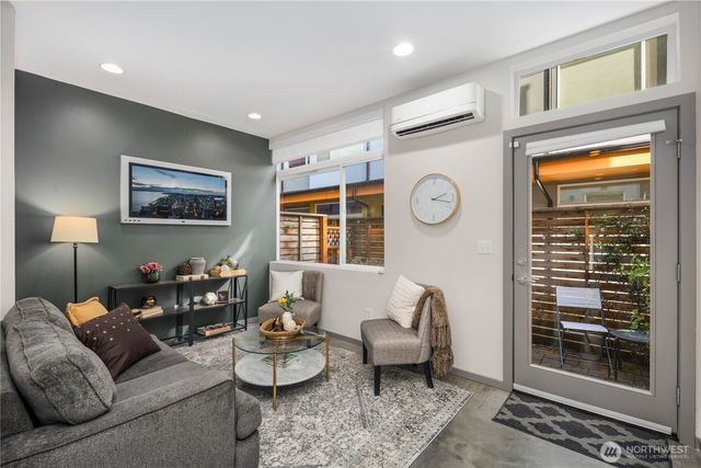 5936 S 36th Avenue #F, Seattle, WA 98118