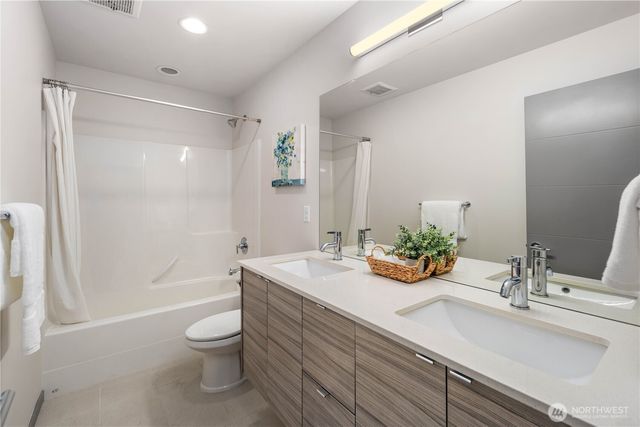 5936 S 36th Avenue #F, Seattle, WA 98118