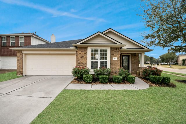 2507 Cypress Springs Court, Pearland, TX 77584