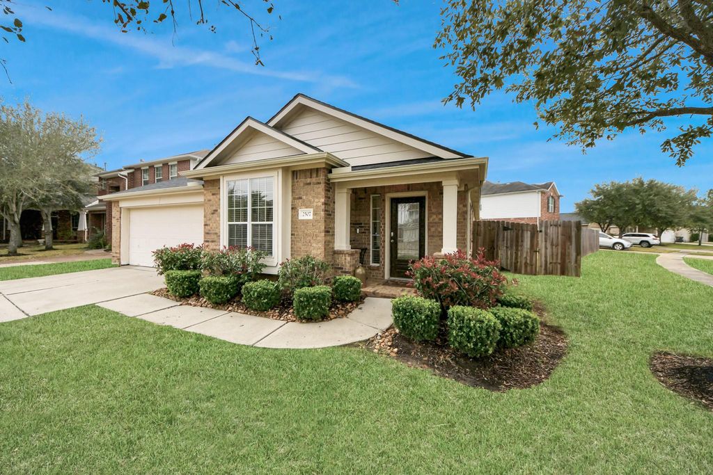 2507 Cypress Springs Court, Pearland, TX 77584