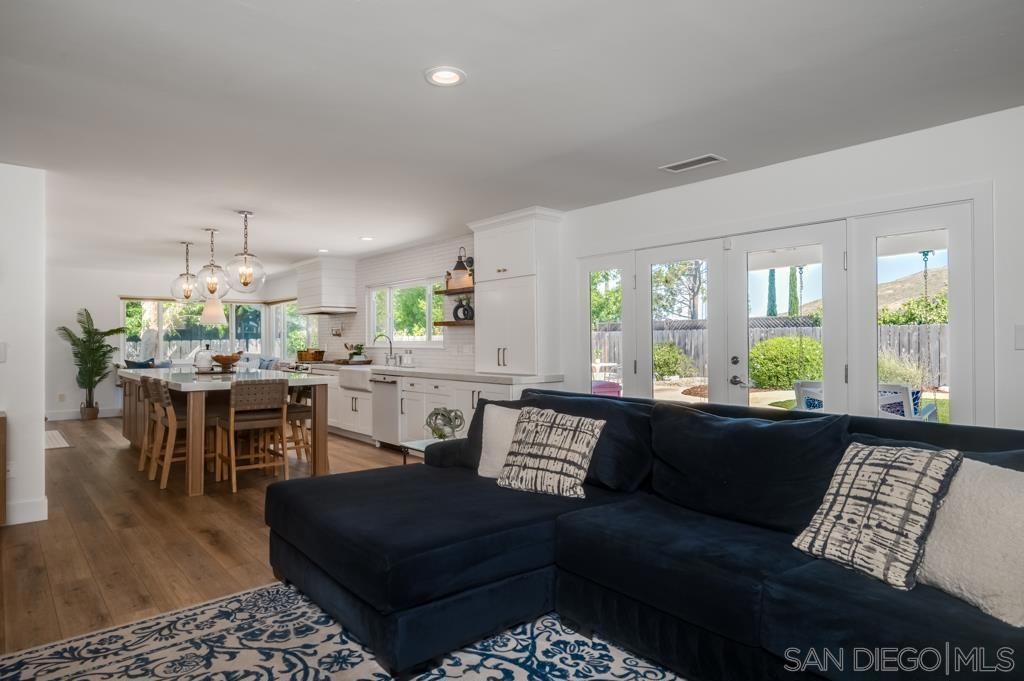 Image 16 of property listing at 7634 Flag Lake, San Diego, CA 92119