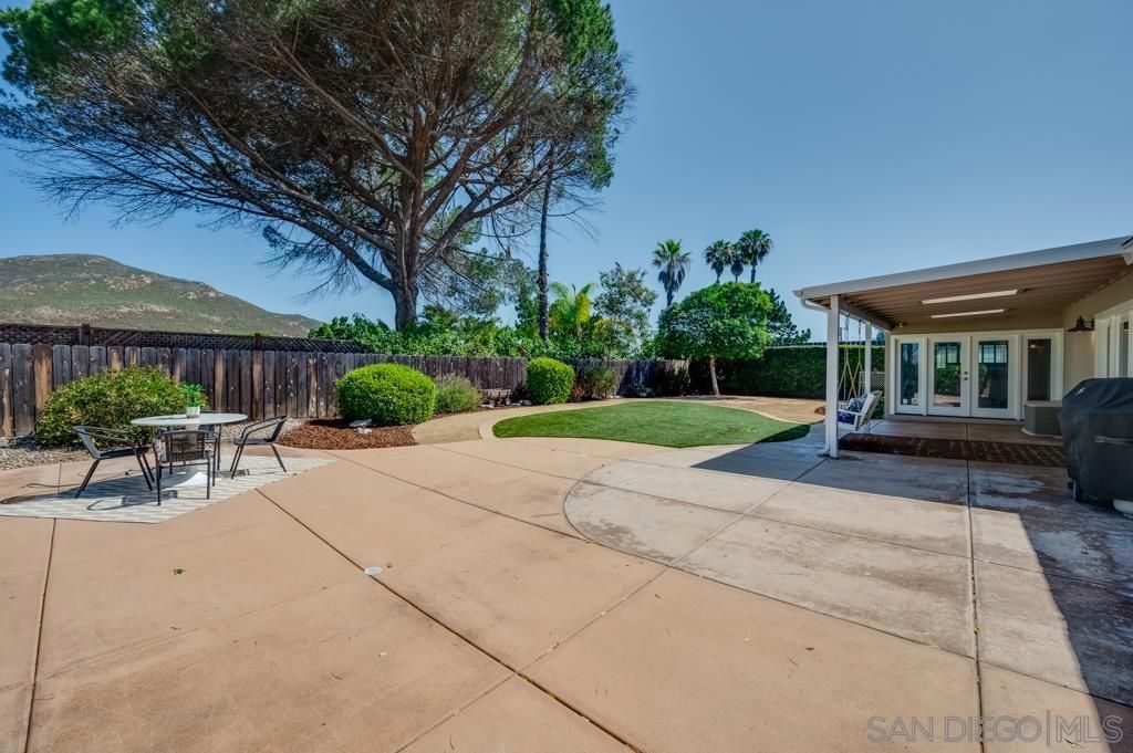 Image 40 of property listing at 7634 Flag Lake, San Diego, CA 92119